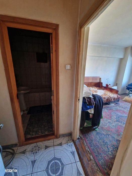 De vanzare apartament cu 4 camere decomandat, balcon, 2 bai , boxa