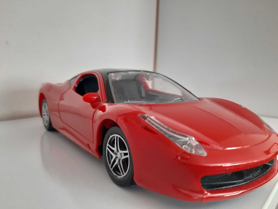 Ferrari - модель на пульту управления