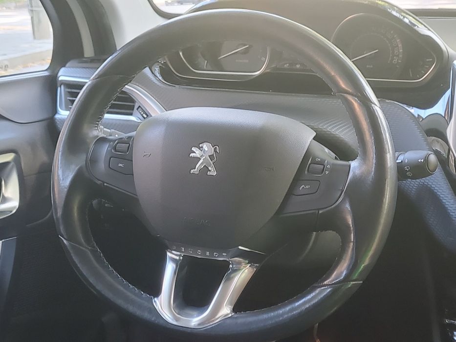 Автомобил Пежо 2008