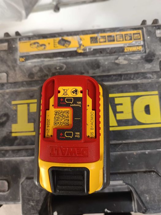 Миксер Dewalt 54V.Чисто нов с нов батерия и ново зарядно.С гаранци..jh