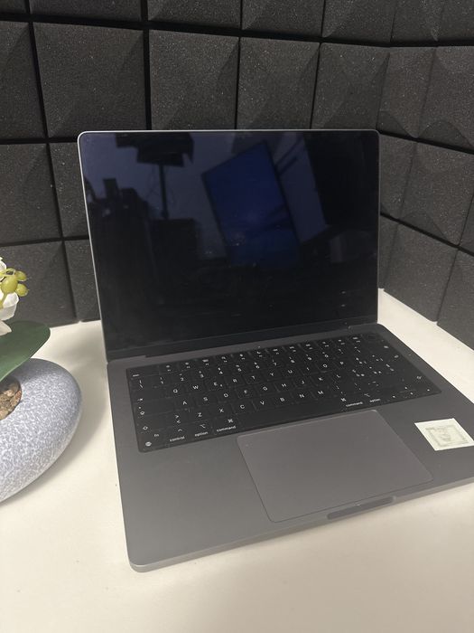 Macbook pro 14 M2 pro 512gb 16gb ram