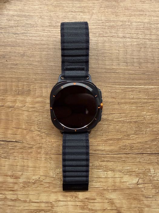 Samsung Galaxy Watch Ultra - Titanium Gray