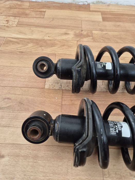 Продам амортизаторы на Лексус