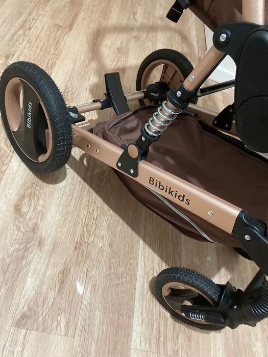 Коляска!!! В подарок комбенизон для малыша