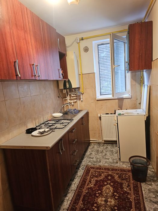 Inchiriez apartament