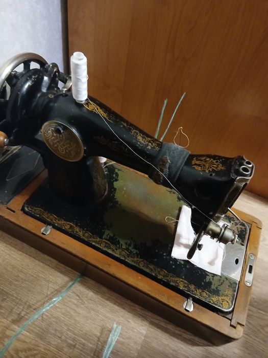 Продам швейную машинку