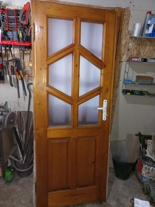 Врата с прозорци