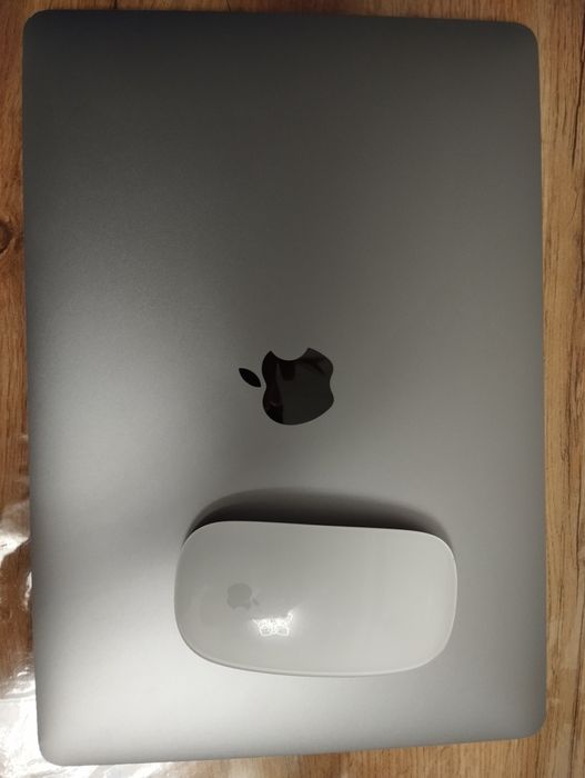 MacBook air M1 8/256