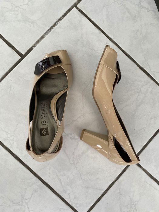JB Martin Pantofi decupați beige / piele lacuita / 36 / NOI