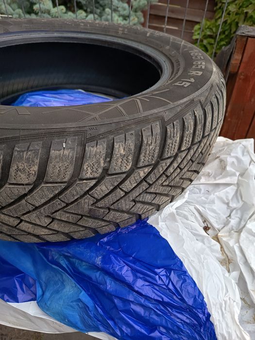 De vânzare anvelope iarnă Vredestein 185 65 15 aproape noi.