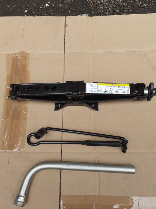 Cric,cheie de roti VW Passat B8, Touran, Golf, SKODA Superb, Octavia