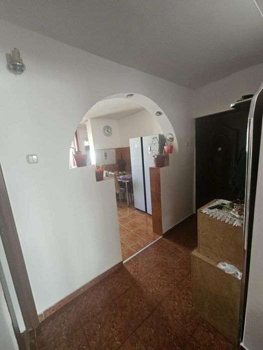 Apartament mobilat  3 camere si 2 bai sau schimb cu casa in sighet