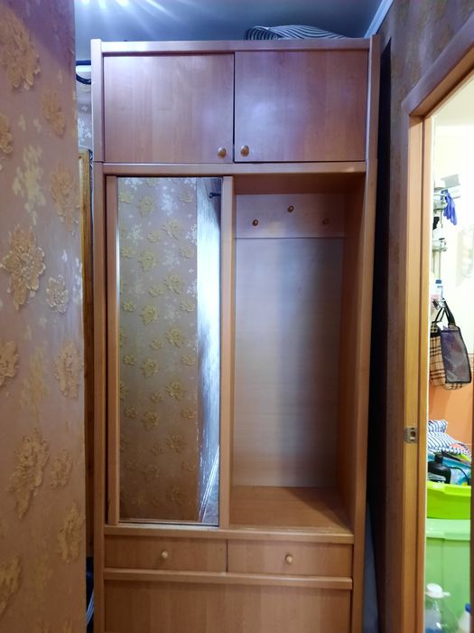 Шкаф в прихожую продам