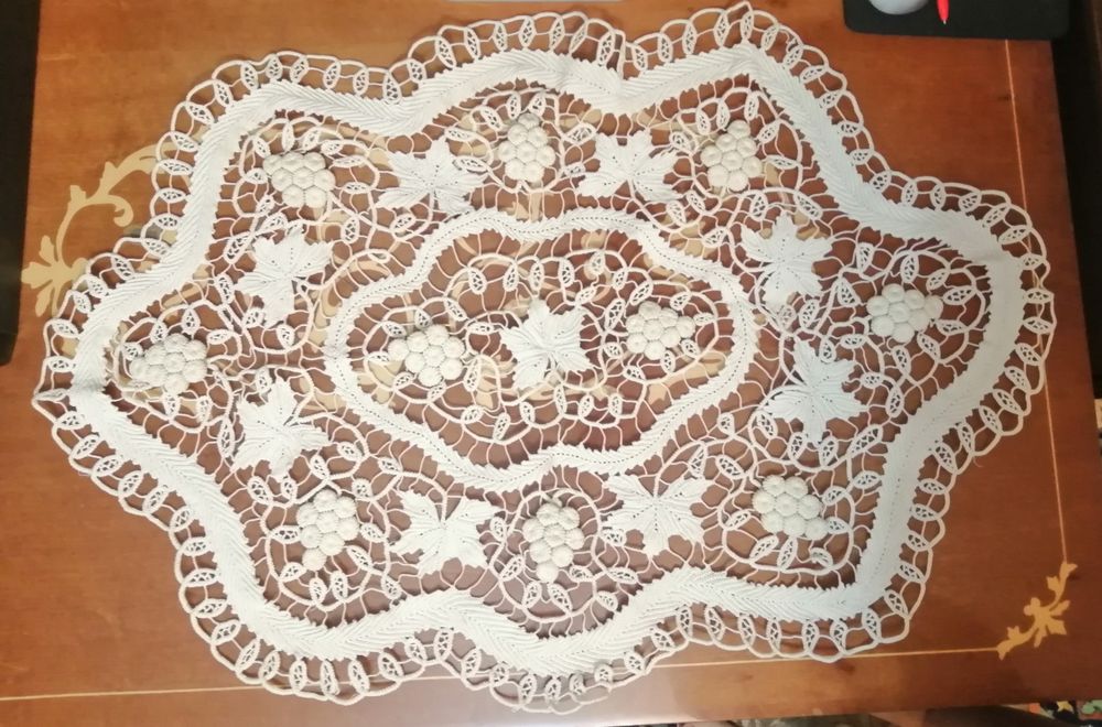 Mileuri și fețe de masă din macrame