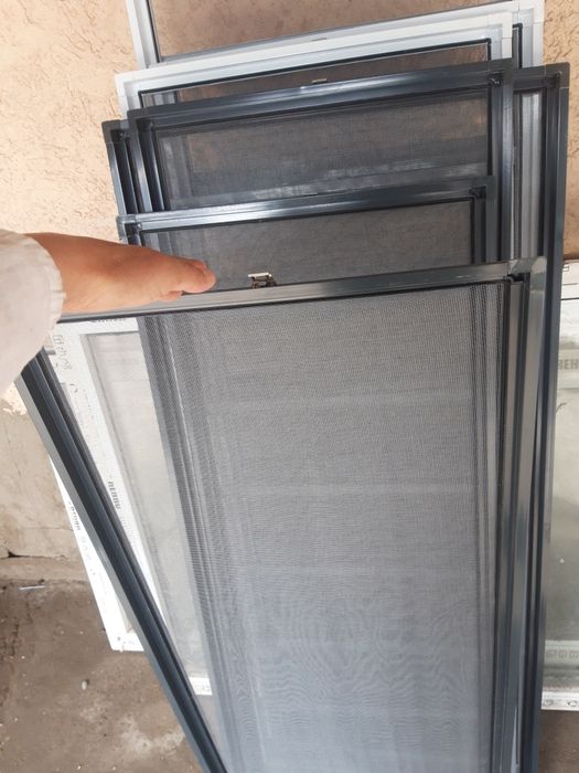 Маскитная сетка + решётка 2 в одном.