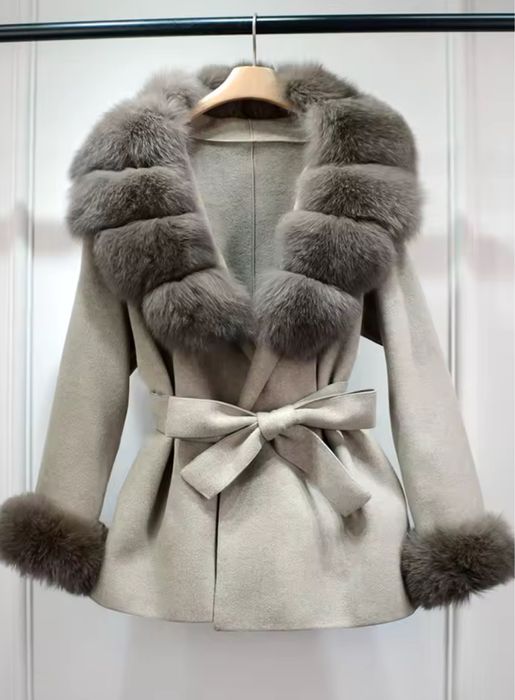 Haina cu blana de vulpe