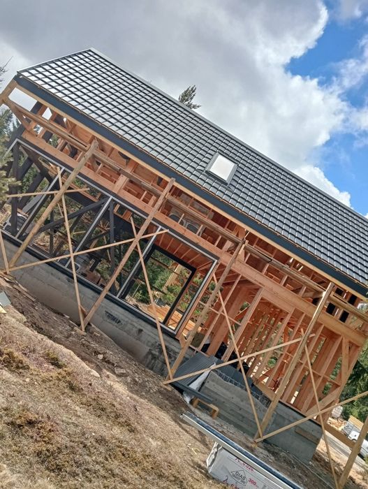 Case Moderne: Eficiență, Stil și Durabilitate
Construim locuințe de top, adaptate nevoilor tale, fie că preferi structura clasică din lemn sau reziste