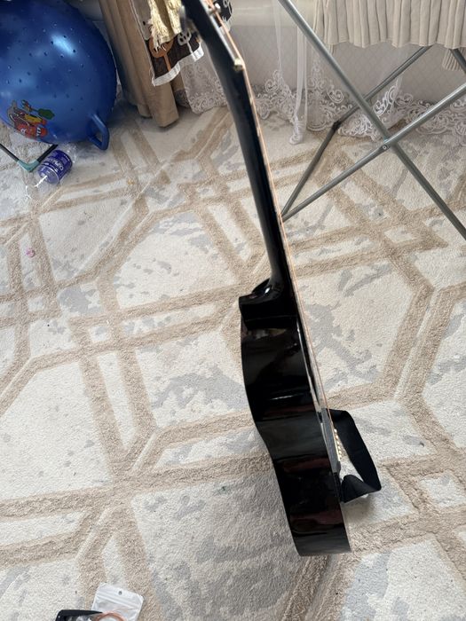 Акустическая гитара