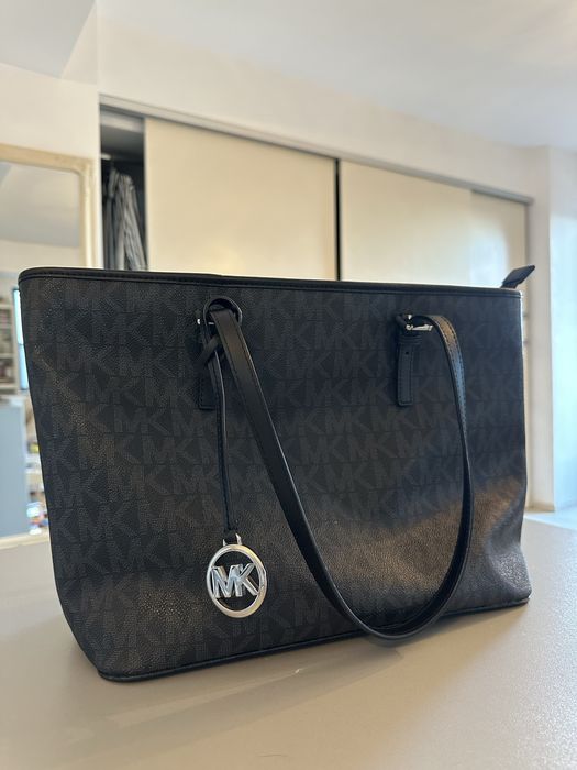 Michael kors monogram jet set travel