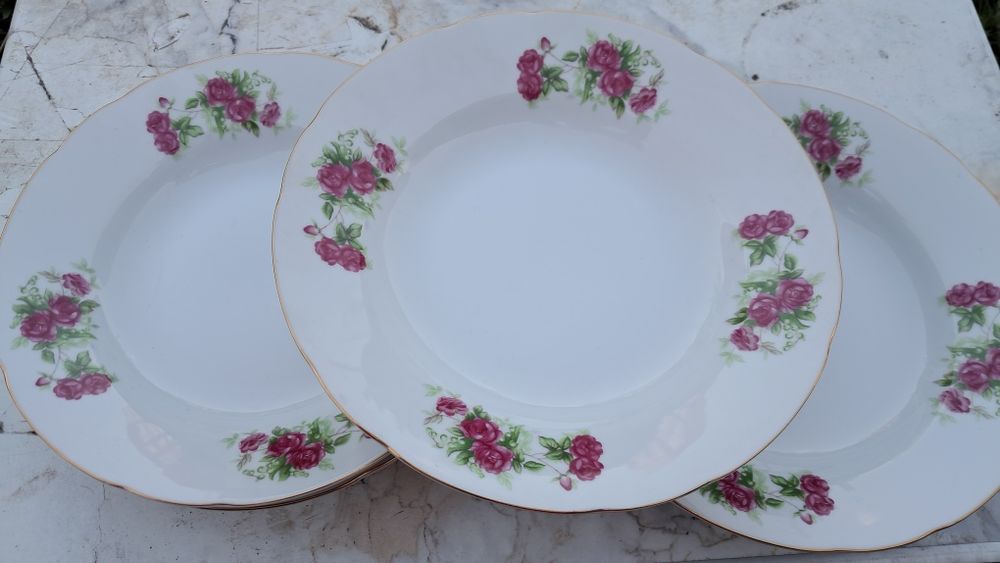 Тарелки времен СССР.