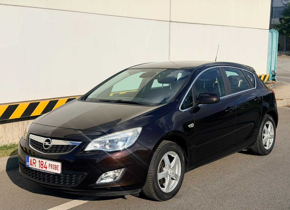 Opel Astra J Cosmo | 2012 | 1.4 Turbo 140Cp | Semi-Piele * Climă 2 Zone * Senzori * Jante Aliaj