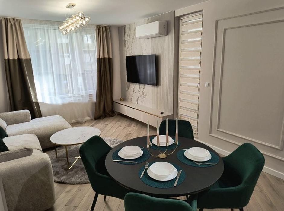 Дава се под наем Тристаен апартамент в София, Хладилника - 92 кв.м за 1400 € - Снимка #1