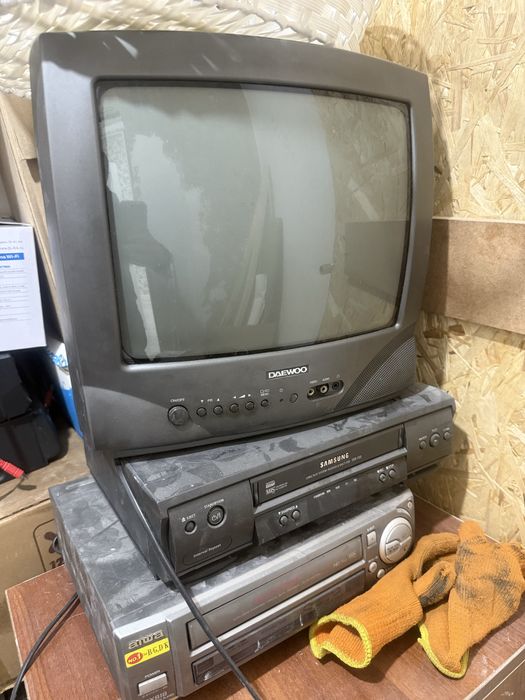 Телевизор LG маленкий