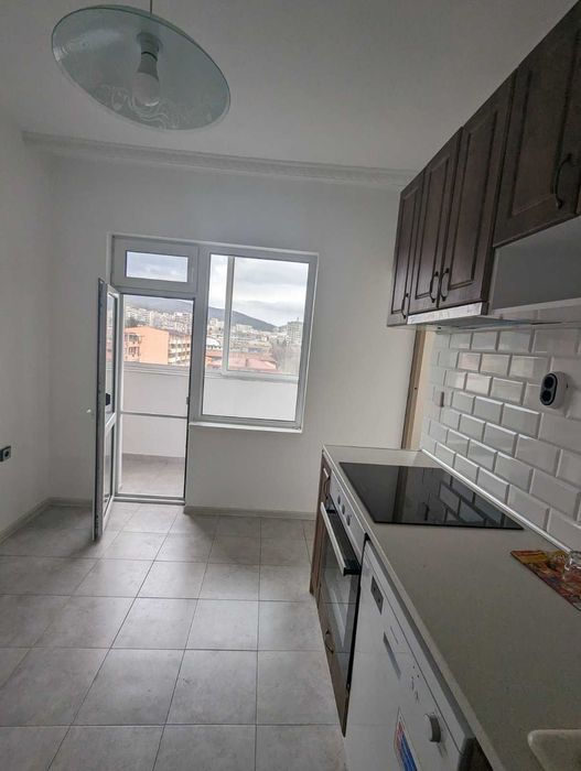 Дава се под наем Тристаен апартамент в Стара Загора, Център - 86 кв.м за 306 € - Снимка #2