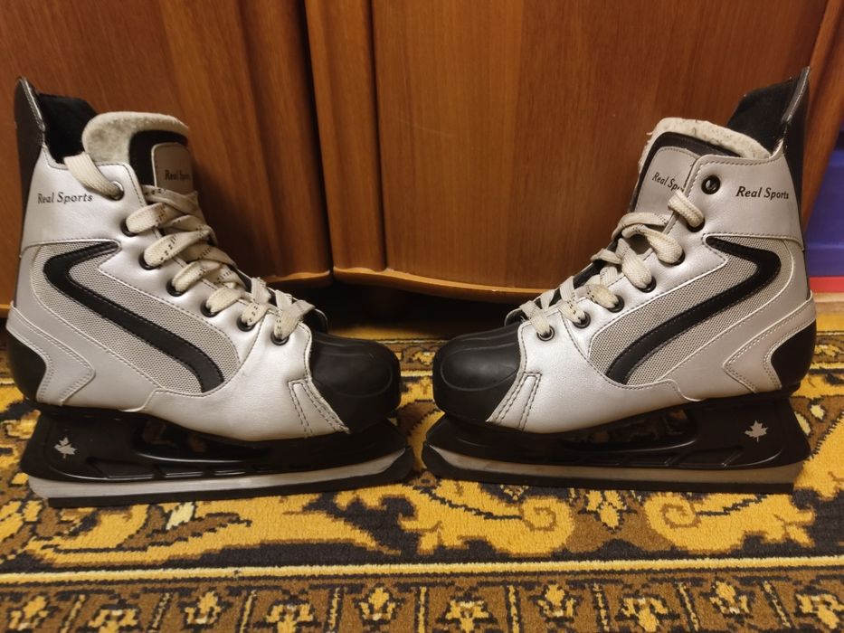 Продам коньки хоккейные