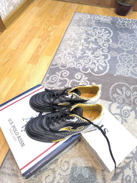 футбольные бутсы