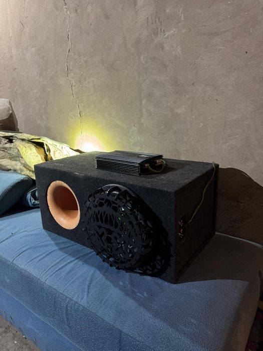 Сабвуфер на машин