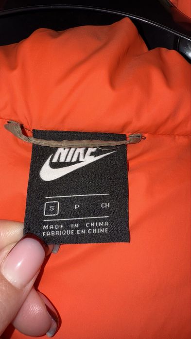 Продам пузовик NIKE