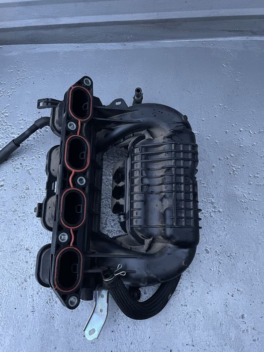 Всмукателен колектор/ дросел Тойота Ц-ХР (kolektor drosel toyota C-HR)