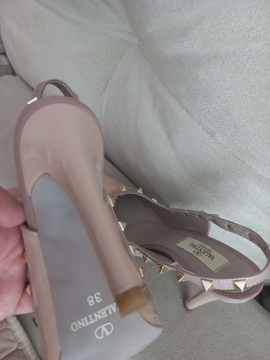 Продам новые туфли Valentino