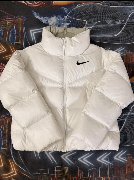 Женский пуховик Nike