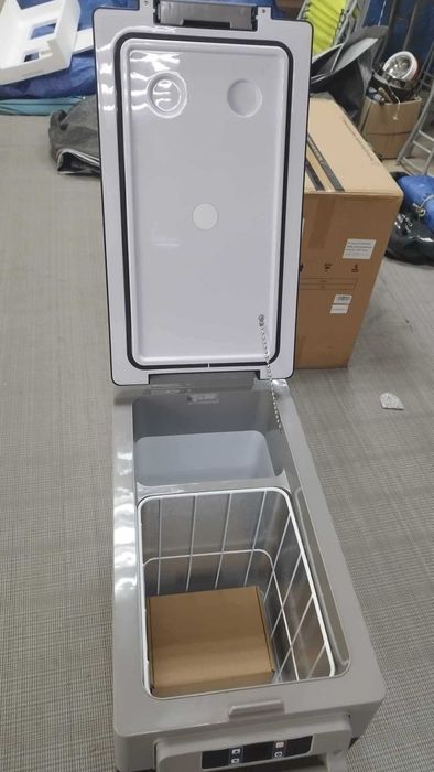 НОВ!Компресорен хладилник с фризер VEVOR 55л. Захранване 12V и 220V.