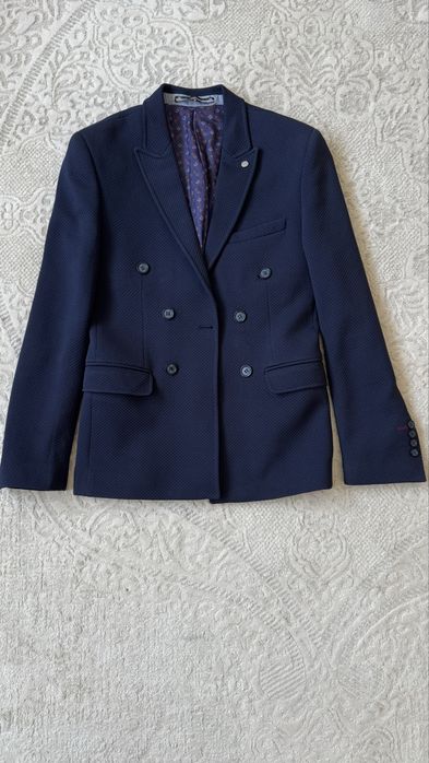 Костюм тек өзі.