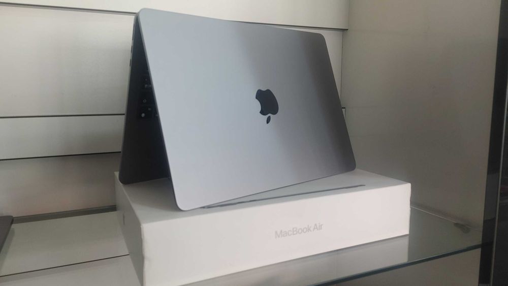 Macbook AIR M2 A2681  DDR5 8gb SSD 256gb 2022yil