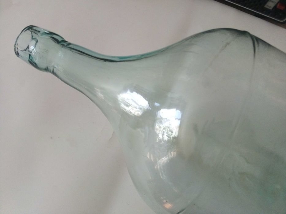 Две стари стъклени шишета / дамаджани 5 литра