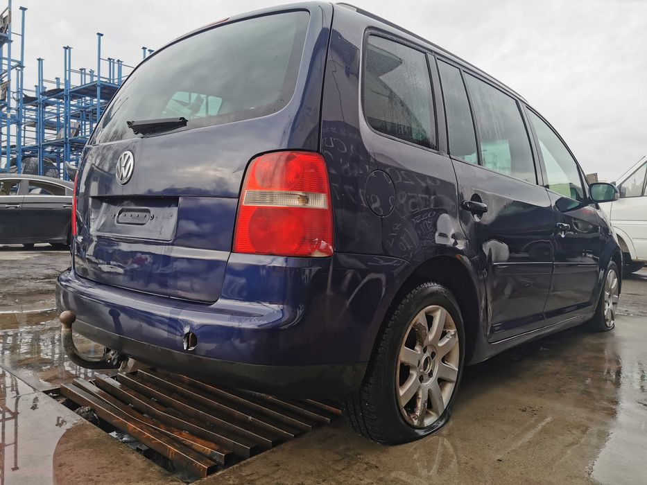 Dezmembrez Volkswagen Touran/1.9/2.0/CAYC/AVQ/BKD/NMM/BMN/usa/haion/portbagaj/capota/jante/faruri/stopuri/motor/cutie/carlig