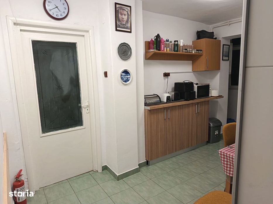 Apartament 2 camere etaj 3 mobilat utilat zona Sf Vineri