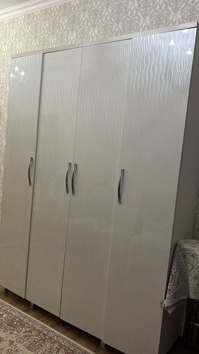 Тез арада сатылады диван, стол, шифонер