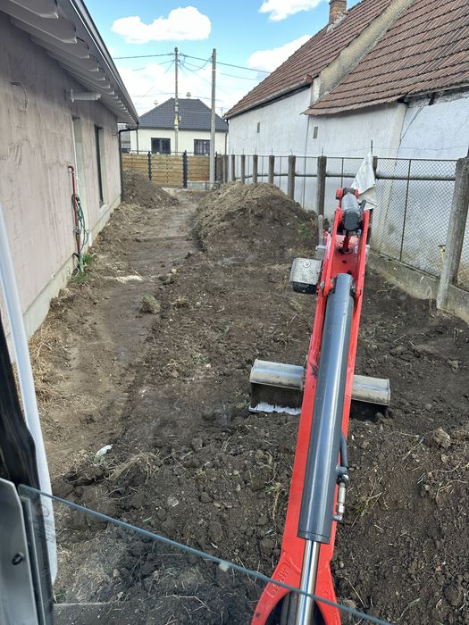 Inchiriez , prestez servicii mini excavator cu operator