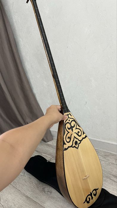Домбыра с чехлом
