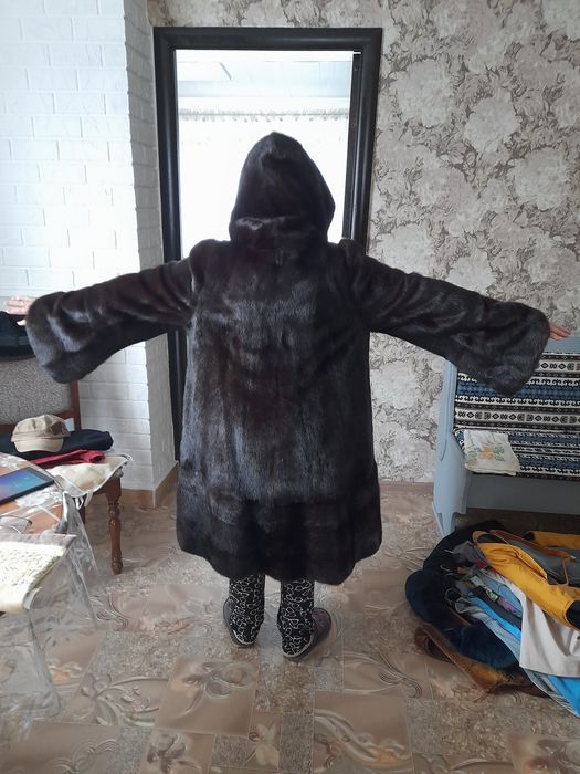 Продаю женскую шубу