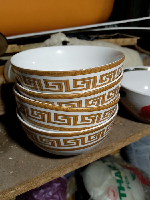 Продам посуду и тумбочки синие