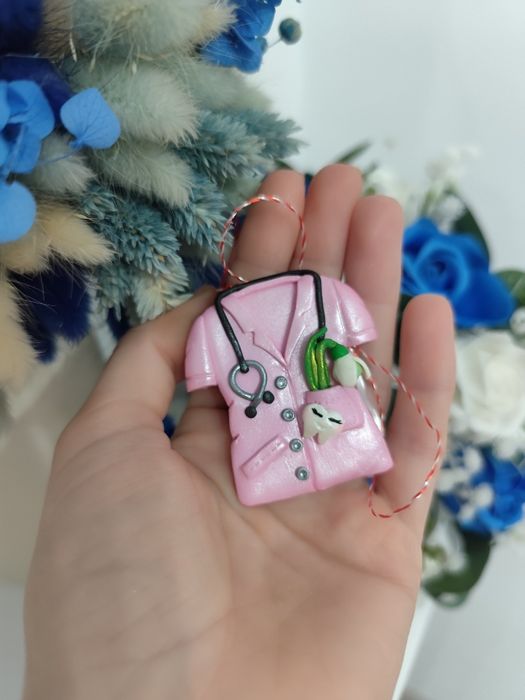 Broșe medic personalizate