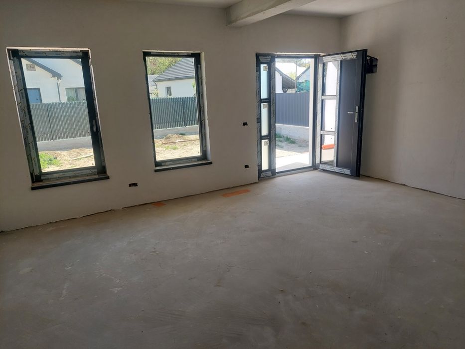Vând casa la cheie în Hemeius