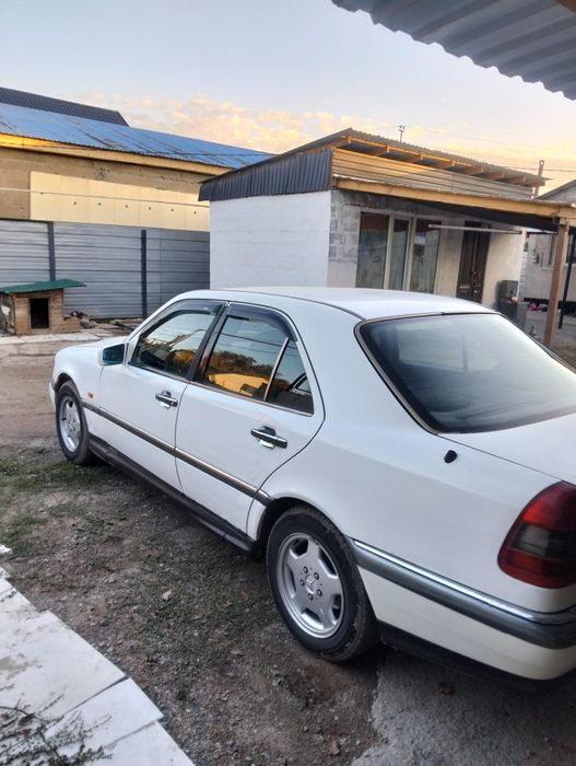 Авто машина мерс с200