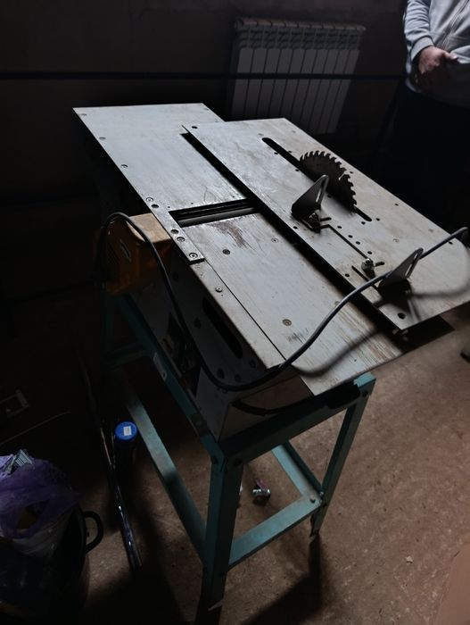 Пила с рубанком 220 в